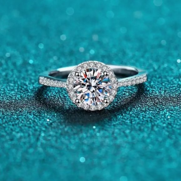 Luxury Moissanite Engagement Ring Round Cut 1ct Platinum Plated 925 Sterling Sil - Picture 2 of 5